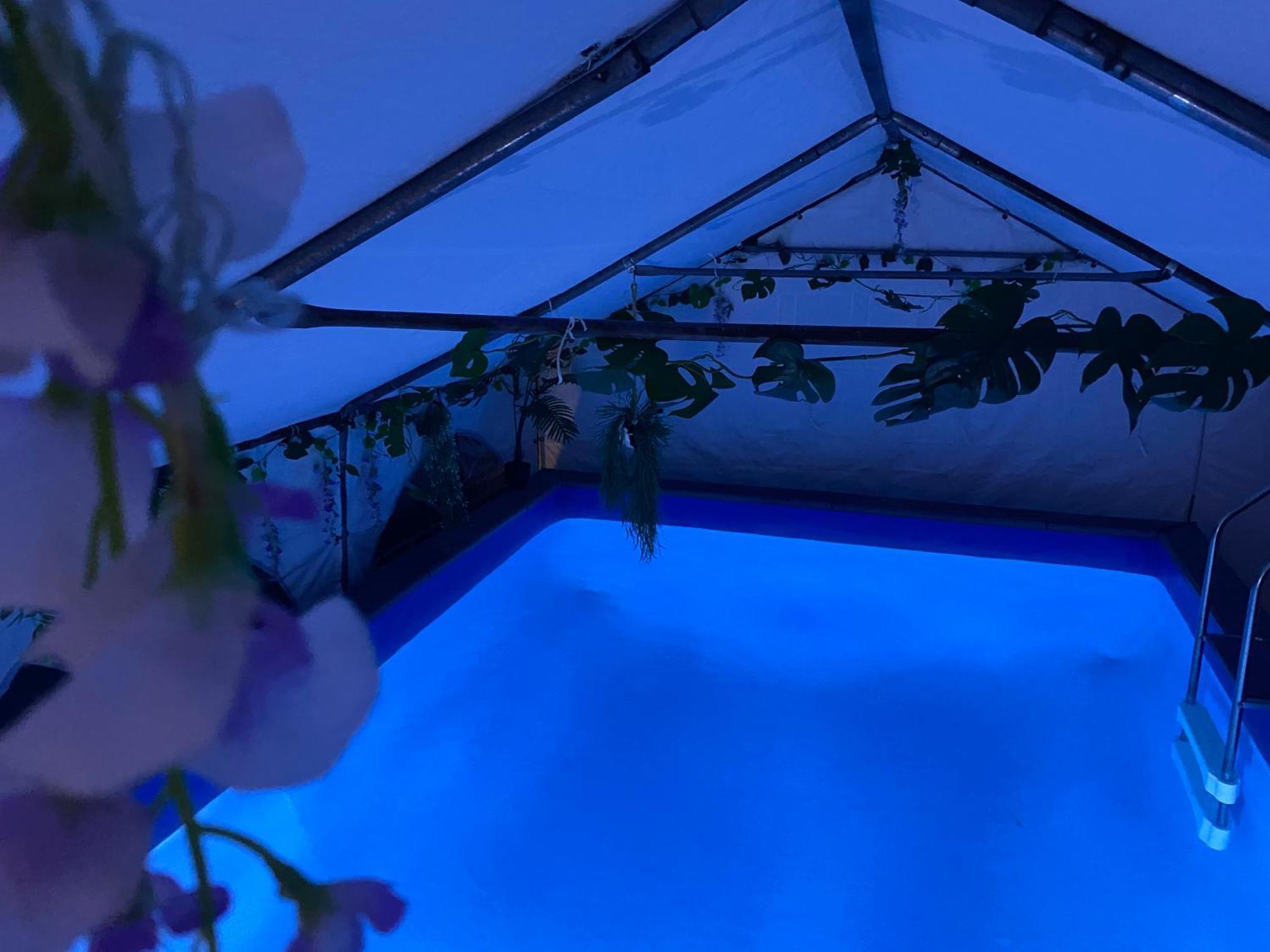 Mini Love Island Style Guest House Includes Personal Hot 24 Hour Swimming Pool, Outdoor Bathtub, Heated Dining Dome And Fire Pit, All This Is Secretly Located In The Busy Suburbs Of Nottingham Exterior foto