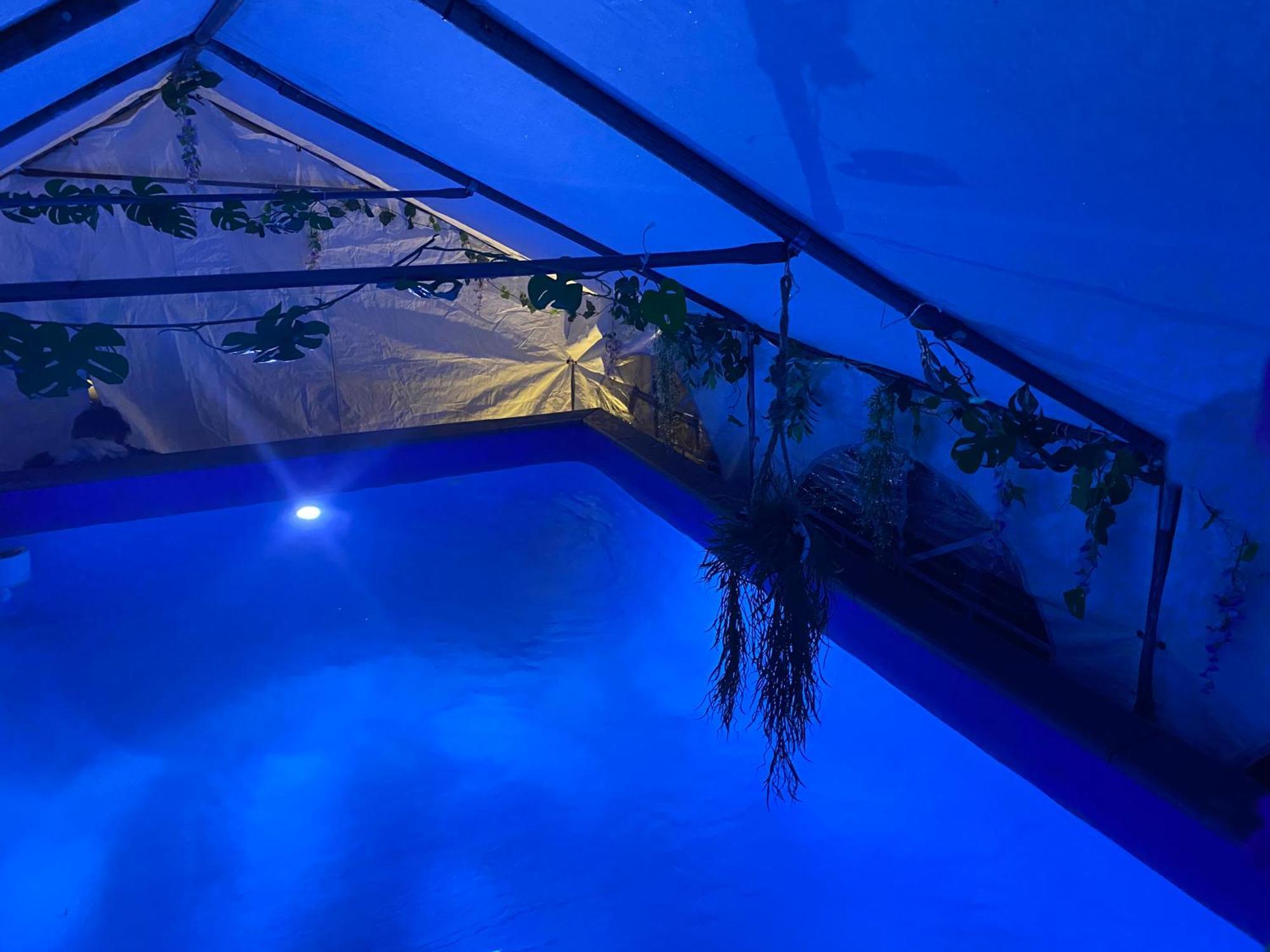 Mini Love Island Style Guest House Includes Personal Hot 24 Hour Swimming Pool, Outdoor Bathtub, Heated Dining Dome And Fire Pit, All This Is Secretly Located In The Busy Suburbs Of Nottingham Exterior foto