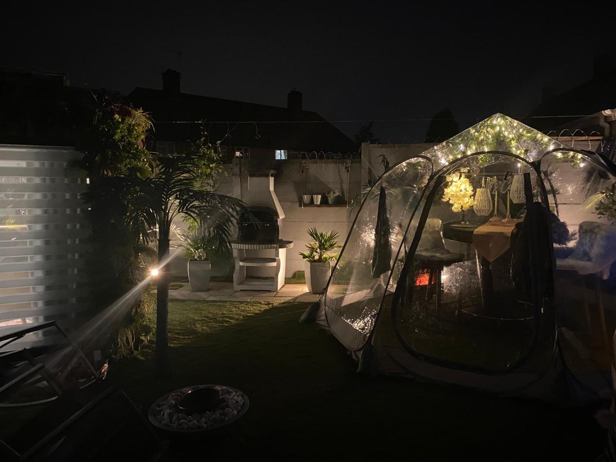 Mini Love Island Style Guest House Includes Personal Hot 24 Hour Swimming Pool, Outdoor Bathtub, Heated Dining Dome And Fire Pit, All This Is Secretly Located In The Busy Suburbs Of Nottingham Exterior foto