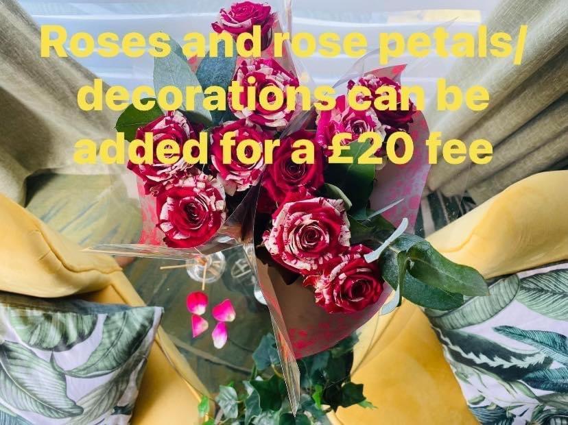 Mini Love Island Style Guest House Includes Personal Hot 24 Hour Swimming Pool, Outdoor Bathtub, Heated Dining Dome And Fire Pit, All This Is Secretly Located In The Busy Suburbs Of Nottingham Exterior foto