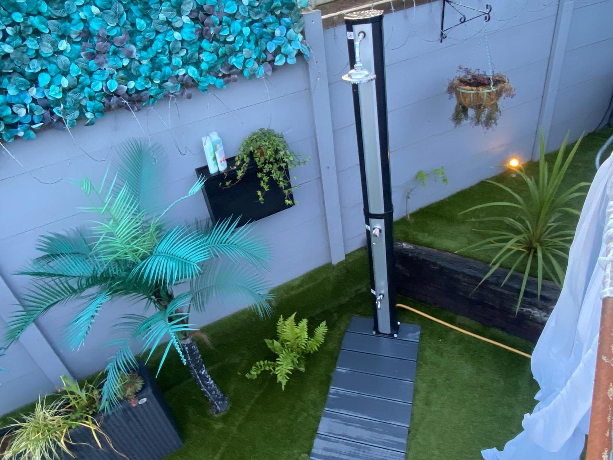 Mini Love Island Style Guest House Includes Personal Hot 24 Hour Swimming Pool, Outdoor Bathtub, Heated Dining Dome And Fire Pit, All This Is Secretly Located In The Busy Suburbs Of Nottingham Exterior foto