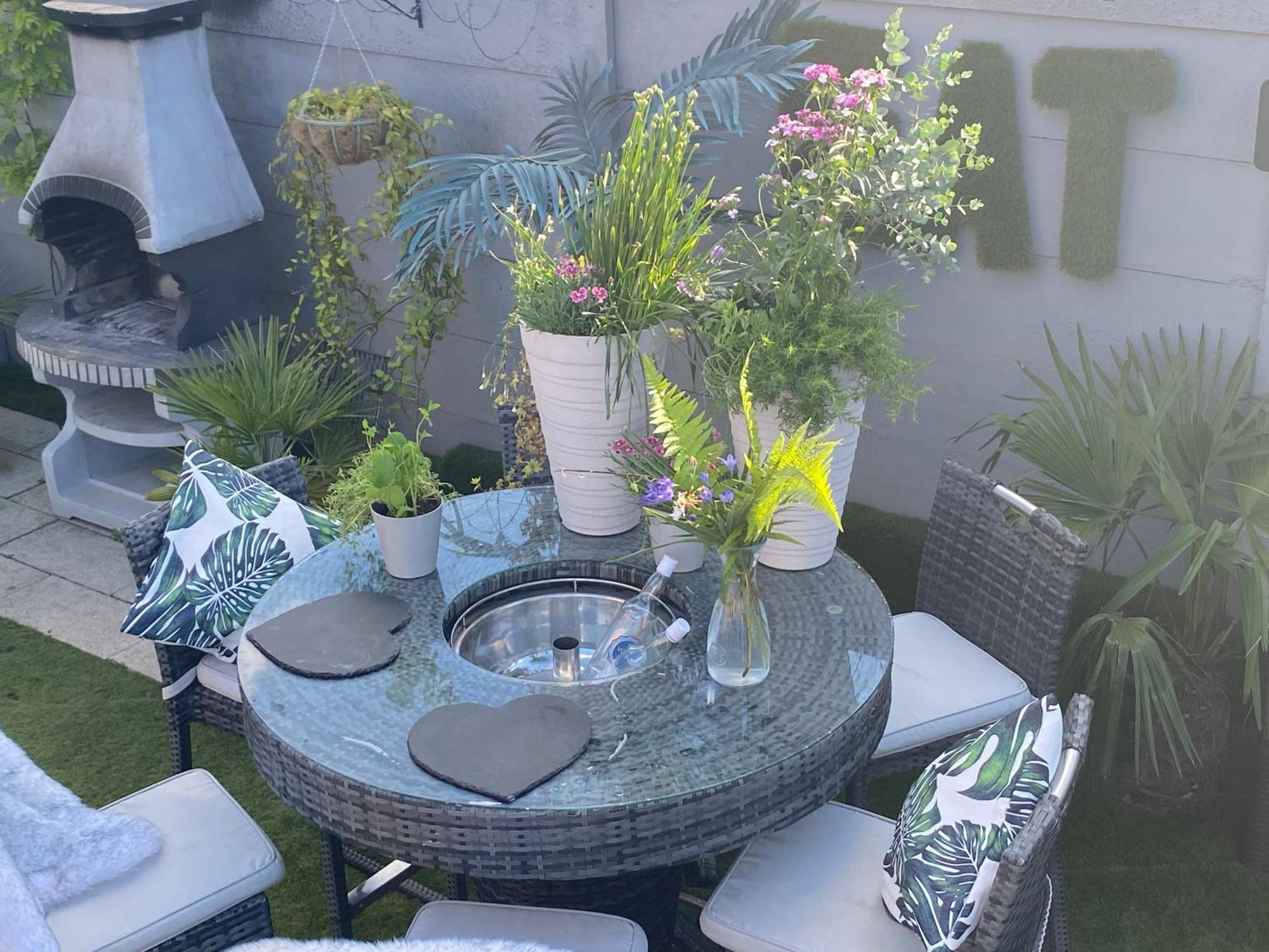 Mini Love Island Style Guest House Includes Personal Hot 24 Hour Swimming Pool, Outdoor Bathtub, Heated Dining Dome And Fire Pit, All This Is Secretly Located In The Busy Suburbs Of Nottingham Exterior foto